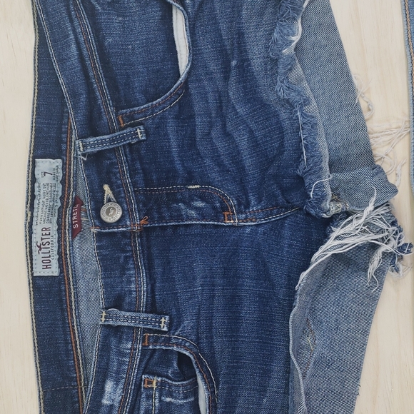 🎀🎀 2 pairs of Hollister jean shorts - Picture 5 of 12